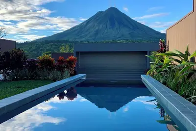 Image de Brand new private Villa, spectacular views, pool, jacuzzi, sun deck, Bbq, WiFi