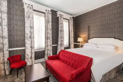 Image de Robert Johnson Townhouse, Historic Inns, Fireplace, Downtown Locale