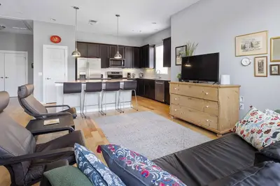 Image de Cozy modern townhouse in walkable Austin 'Hood, near Ut, downtown\n