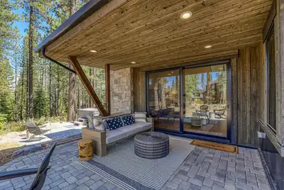 Image de Crestwood By Tahoe Getaways at Schaffer's Mill - Luxury 4 Br w A/C & Private Hot Tub