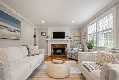 Image de Near Beach Cape Escape | Firepit, Fenced Yard, Cozy Vibes