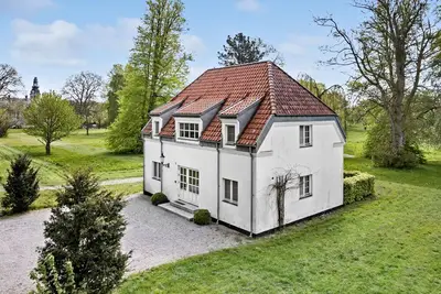 Image de Maison confortable de 5 chambres à.
