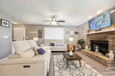 Image de Contemporary Rustic Luxe Retreat - Near Ft Moore