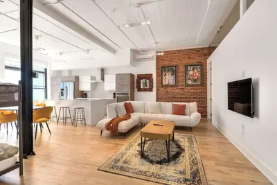 Image de Cozy & Charming Loft in Old Port Montreal