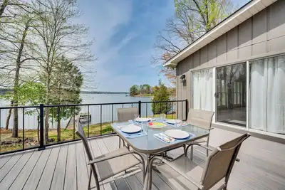 Image de Lakefront Troutman House w/ Spectacular Sunsets!