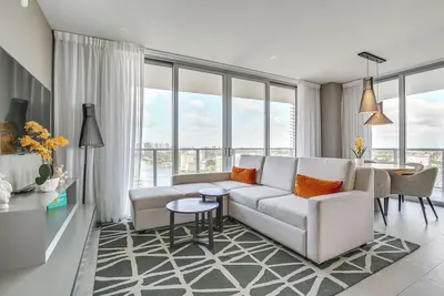 Walk to Hollywood Beach: Upscale 16th-Floor Condo