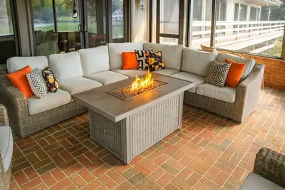 Image de Modern 4br Lakefront Home w/Pool, Patio & Pets Ok