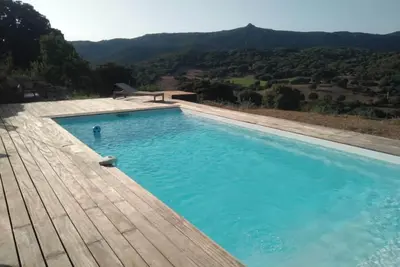 Image de Entre mer et maquis, maison avec piscine privée à 8 minutes de la plage.