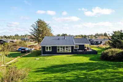 Image de Restored summercottage close to the sea/beach