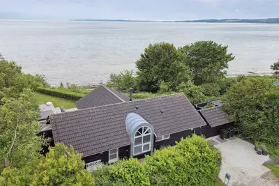 Image de Lovely summer house with a view and outdoor spa.