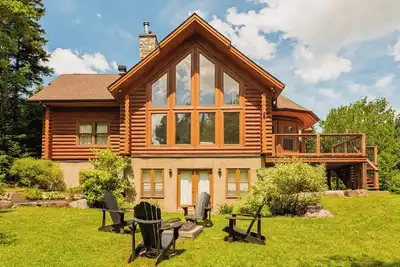 Image de Fiddler Lake Resort: Luxury Chalet + Hot Tub
