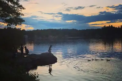 Image de Serenity Shore Cabin near Ski mountain