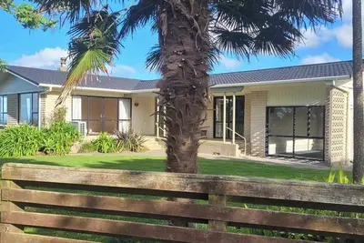 Image de Sunny Awhitu Cottage / A Dozen Beach's to choose from 10 minutes away.