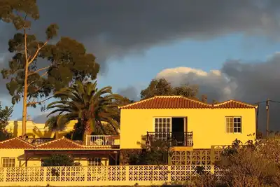 Image de Bungalow mit 3 Schlafzimmer, 2 Bäder, Balkon und Terrasse. Meerblick