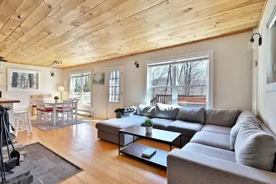 Image de Powder Park Place: Upper Unit of Duplex. Great for Groups. Hot Tub. Close to Killington.