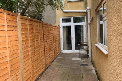 Image de Central 2 bed flat with off street-parking