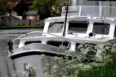 Image de Bateau Tout Confort Datant De 1980 - Proche Fontainebleau