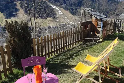 Image de Sur les hauteurs de Morzine, un appartement avec jardin dans un chalet