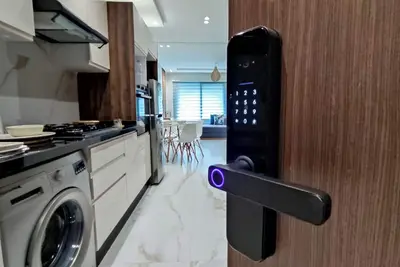 Image de Luxury Condo Mehdia Plage + Ac + Netflix + Workspace + Parking