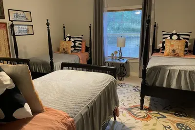 Image de Luxurious 4000 Sq Ft Retreat on 5 Acres – Just Minutes from Austin