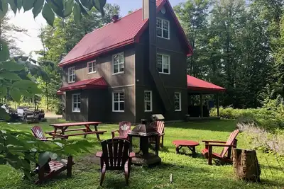 Image de Grand chalet confortable en Mauricie dans un décor nature  à toutes les saisons.