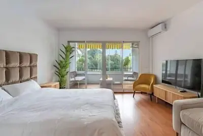 Image de Elegant Studio with Balcony, Pool & Parking