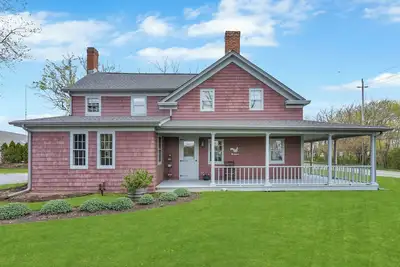Image de Spacious Private Home Located on Palmer Vineyards in the North Fork, . . .
