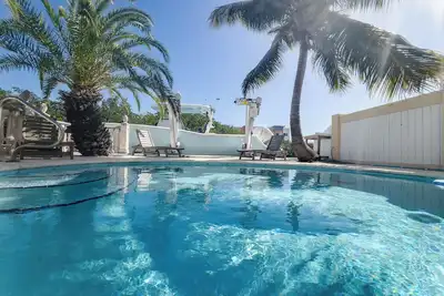 Private Pool & Dock, Stunning Waterfront Home!