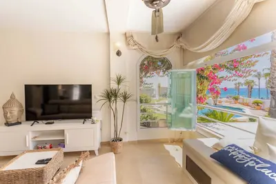 Image de Maison  de luxe avec vue sur la mer pour des vacances idéales!