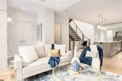 Image de Empire: Upscale 4 Bedroom in Trendy Marda Loop - Garage, A/C