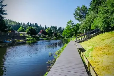 Image de River Inn Cabin Theme Flat w/ Dock