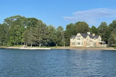 Image de Waterfront Grindstone island estate, the height of sophistication in nature.