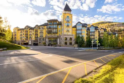 Image de Luxury 3br residence at The Ritz-Carlton- walk to gondola, ski valet, pool, spa!