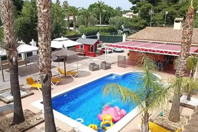 Chalet Elche, Wifi, Fenced Swimming Pool And Barbeque