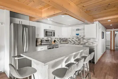 Image de Modern Downtown Mountainside 3br 2ba Apartment w/Parking in Aspen Sleeps 8 Great
