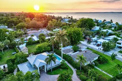 Image de Riverside Château | Pool, Game Room + Near Ami