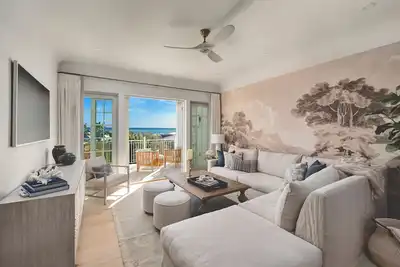 Image de Kaiya Beach Resort #303-2br sleeps 6, with private beach access.