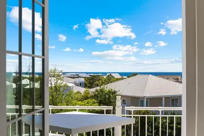 Image de Kaiya Beach Resort #306-2br sleeps 6, with private beach access.