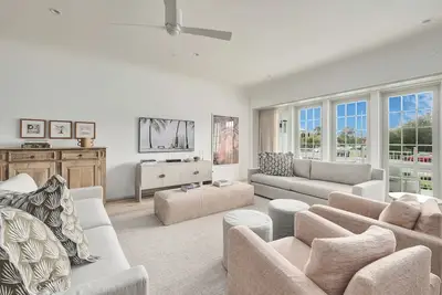 Image de Kaiya Beach Resort #108-3br sleeps 6, with private beach access.