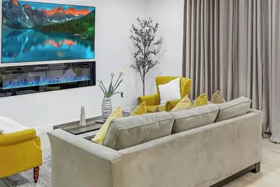 Image de Stylish Modesto Getaway: Near Hospitals & Shopping\n\n