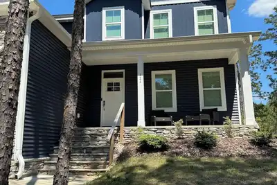 Image de Spacious 4 bedroom home in Seven Lakes. 15 minute drive to Pinehurst Resort.