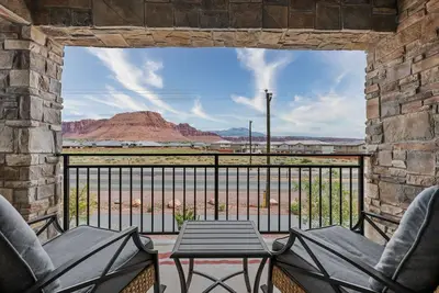 Image de Red Mountain Views - Monthly