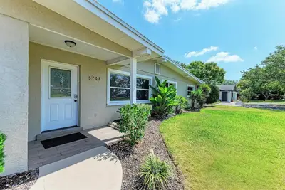 Image de Paradise Retreat A 3/2 Pet Friendly Pool House