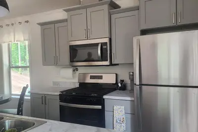 Image de Woodsy hideaway, pet friendly!