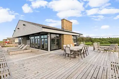 Image de 3 bedroom Waterfront Oasis