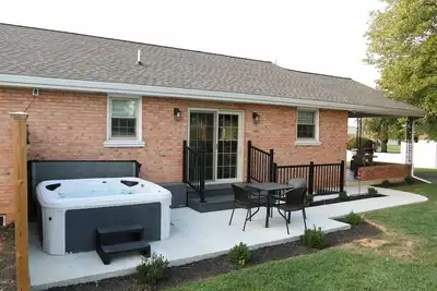 Image de Modern/Cozy rancher, Amish views*hot tub/game room