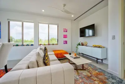 Image de Luxury Condo at Harbour Walk Residences in Grand Cayman. Welcome to Paradise!