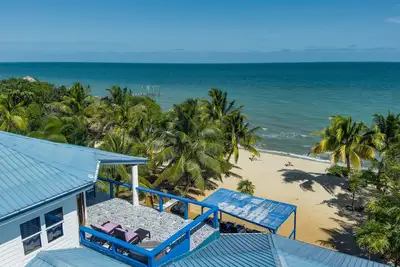 Beachfront 3-Bed, Pool, Kayaks, Perfect for Groups