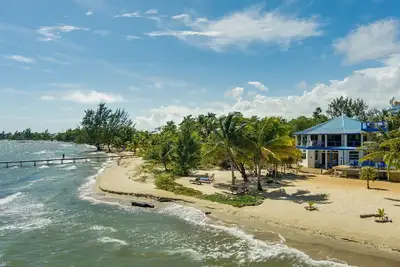 Beachfront 2-Bed, Pool, Kayaks, Perfect for Family