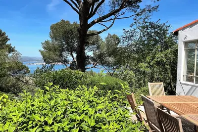 Image de Baraquette au mont Saint-Clair avec vue sur l’étang